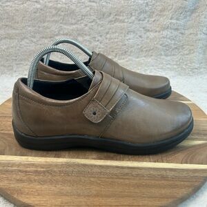 Apex petals linda womens comfort shoes slip resistant sneakers taupe size 8.5 M